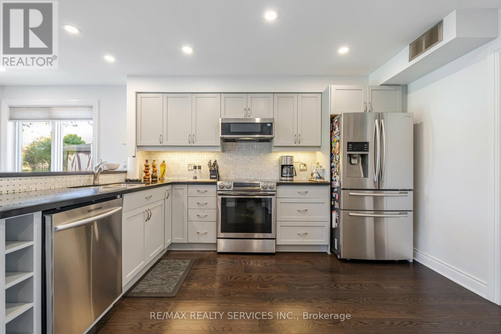 5749 Greensboro Drive, Mississauga (Central Erin Mills), Ontario  L5M 5T8 - Photo 8 - W12401892