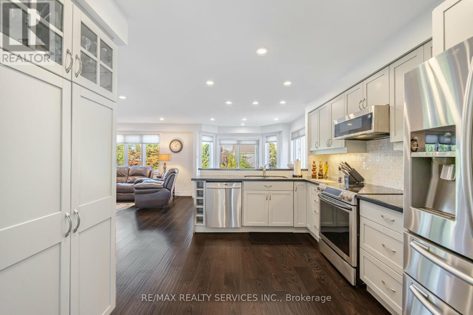 5749 Greensboro Drive, Mississauga (Central Erin Mills), Ontario  L5M 5T8 - Photo 9 - W12401892