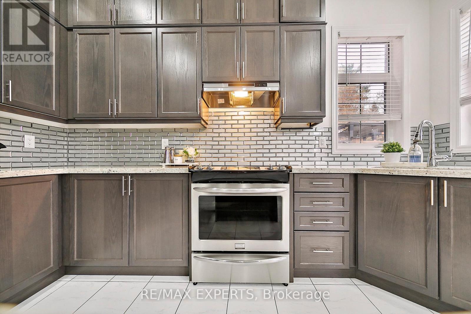 17 Monarch Drive, Halton Hills (Georgetown), Ontario  L7G 0H9 - Photo 19 - W12401896