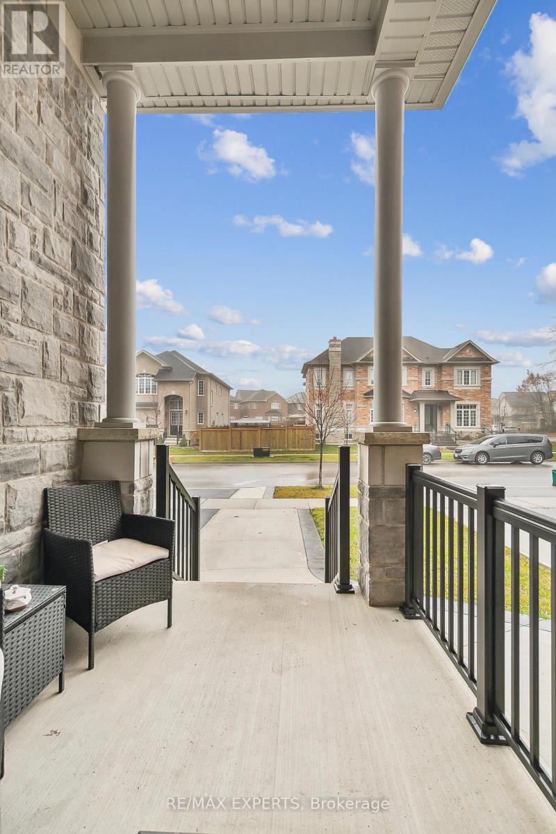 17 Monarch Drive, Halton Hills (Georgetown), Ontario  L7G 0H9 - Photo 3 - W12401896
