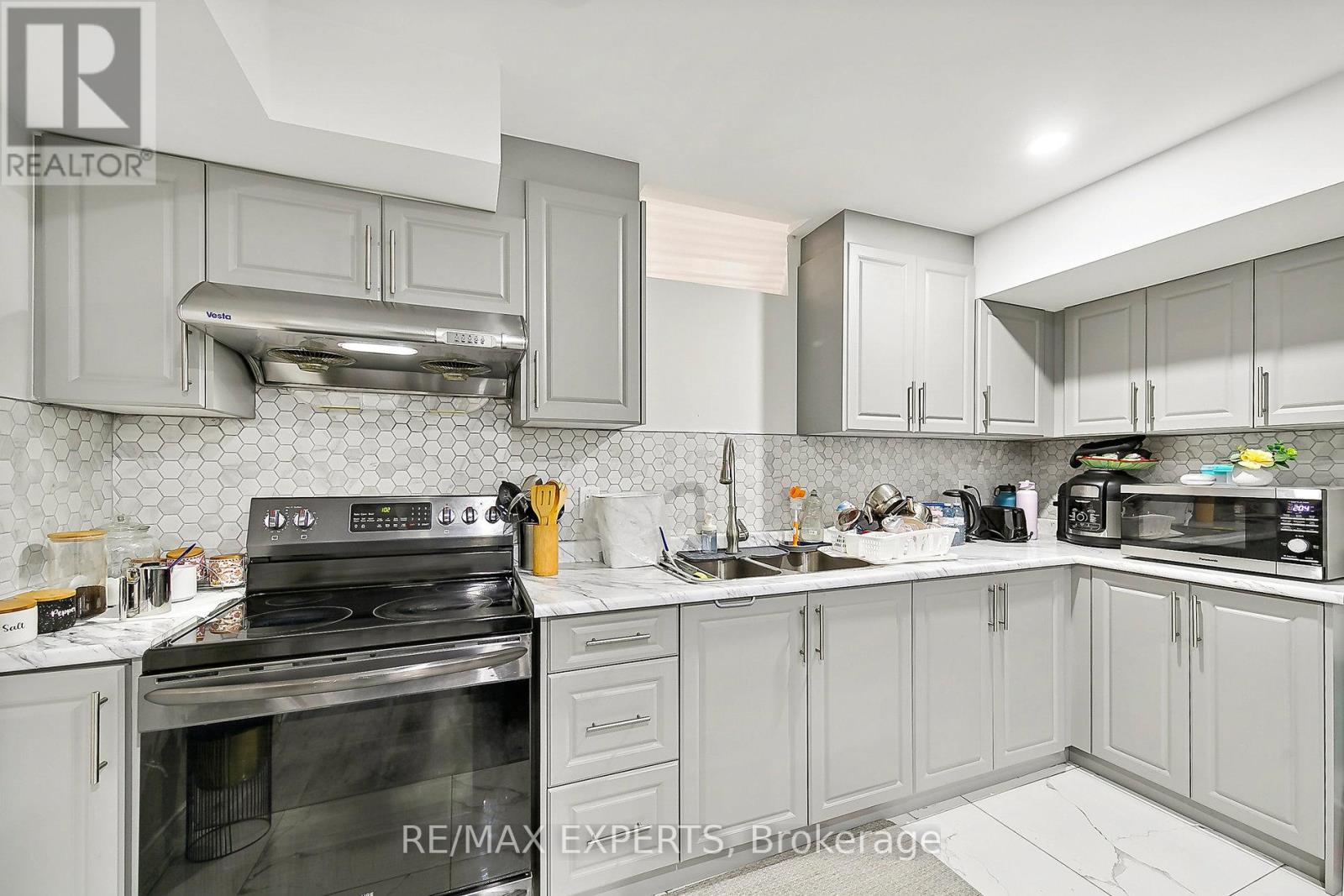 17 Monarch Drive, Halton Hills (Georgetown), Ontario  L7G 0H9 - Photo 41 - W12401896
