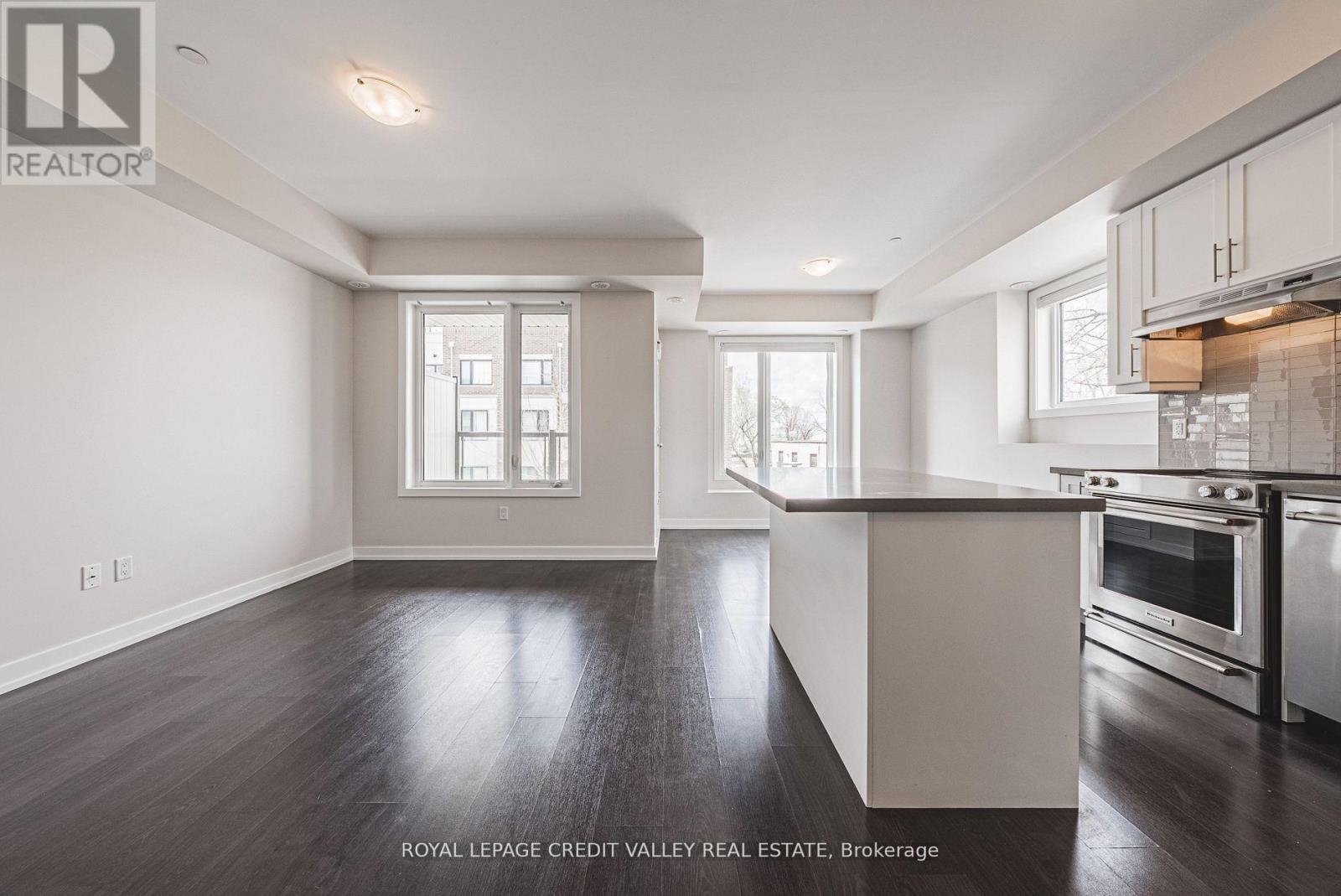 116 - 256 Royal York Road E, Toronto (Mimico), Ontario  M8V 1Y8 - Photo 4 - W12401932