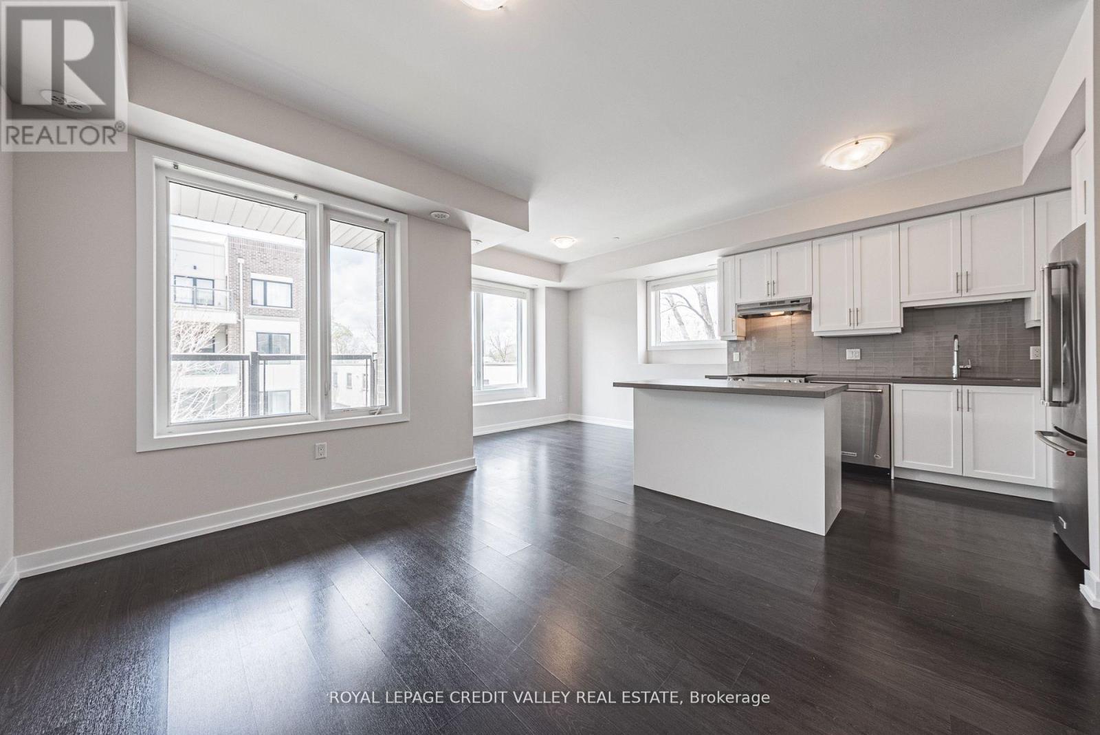116 - 256 Royal York Road E, Toronto (Mimico), Ontario  M8V 1Y8 - Photo 5 - W12401932