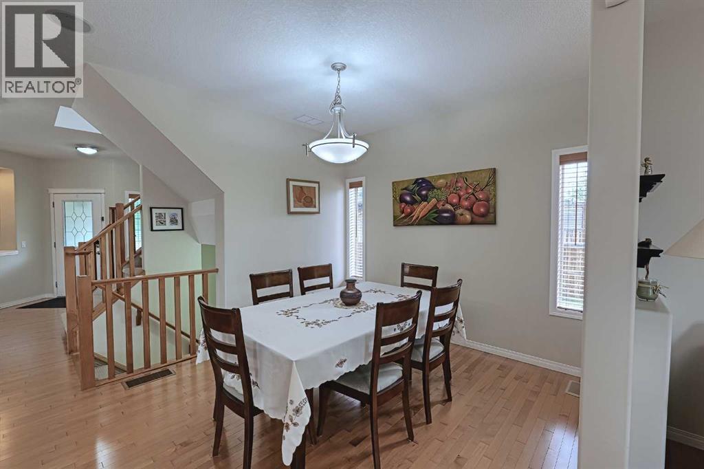 Property at 275 Silverado Plains Close SW image 4