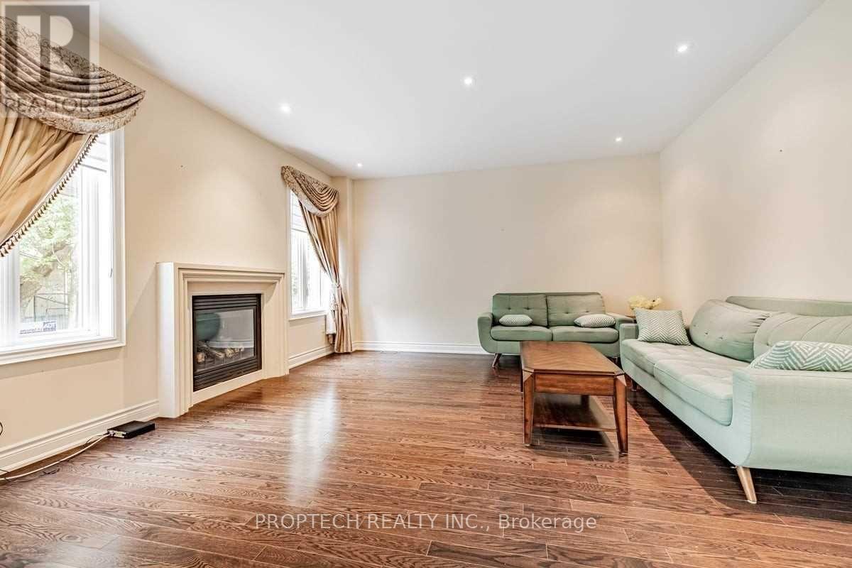 65 Magdalan Crescent, Richmond Hill, Ontario  L4E 0N5 - Photo 13 - N12401948