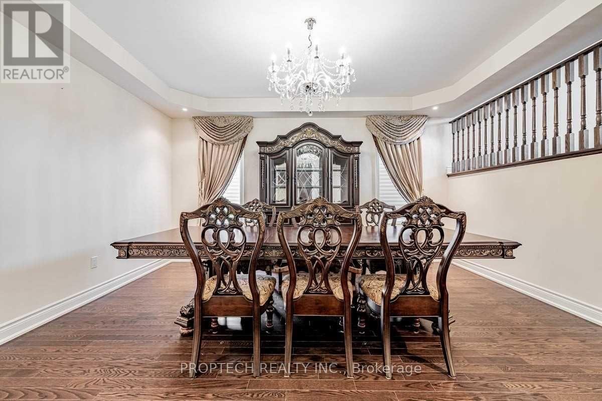 65 Magdalan Crescent, Richmond Hill, Ontario  L4E 0N5 - Photo 4 - N12401948
