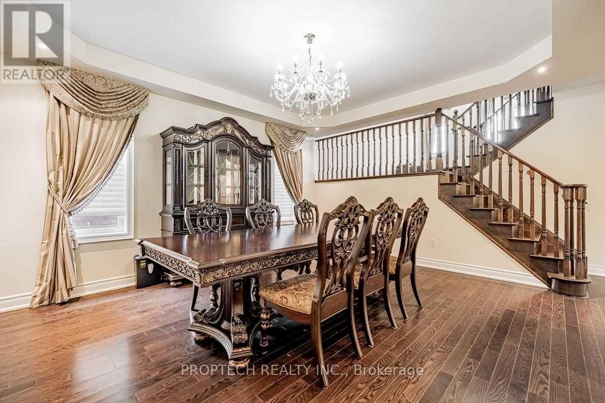 65 Magdalan Crescent, Richmond Hill, Ontario  L4E 0N5 - Photo 5 - N12401948