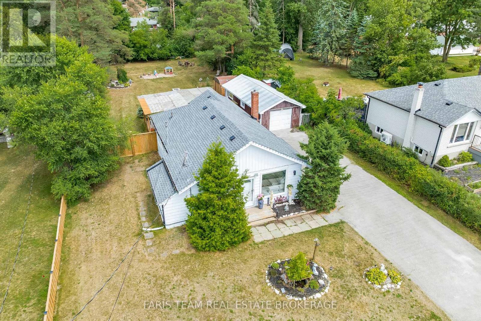 11 PARK AVENUE, East Gwillimbury, Ontario