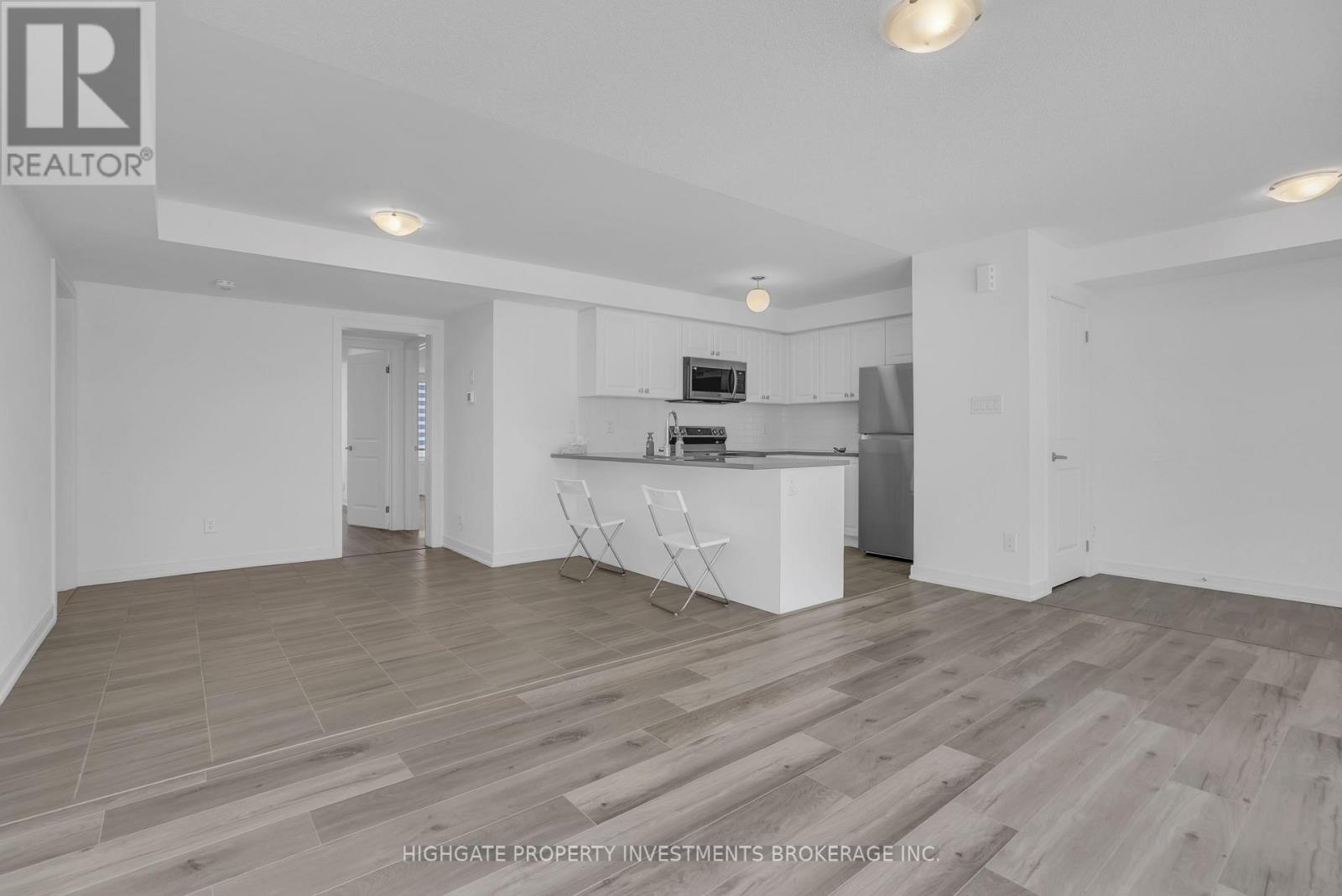 107 Appletree Lane, Barrie, Ontario  L9J 0P1 - Photo 4 - S12401959