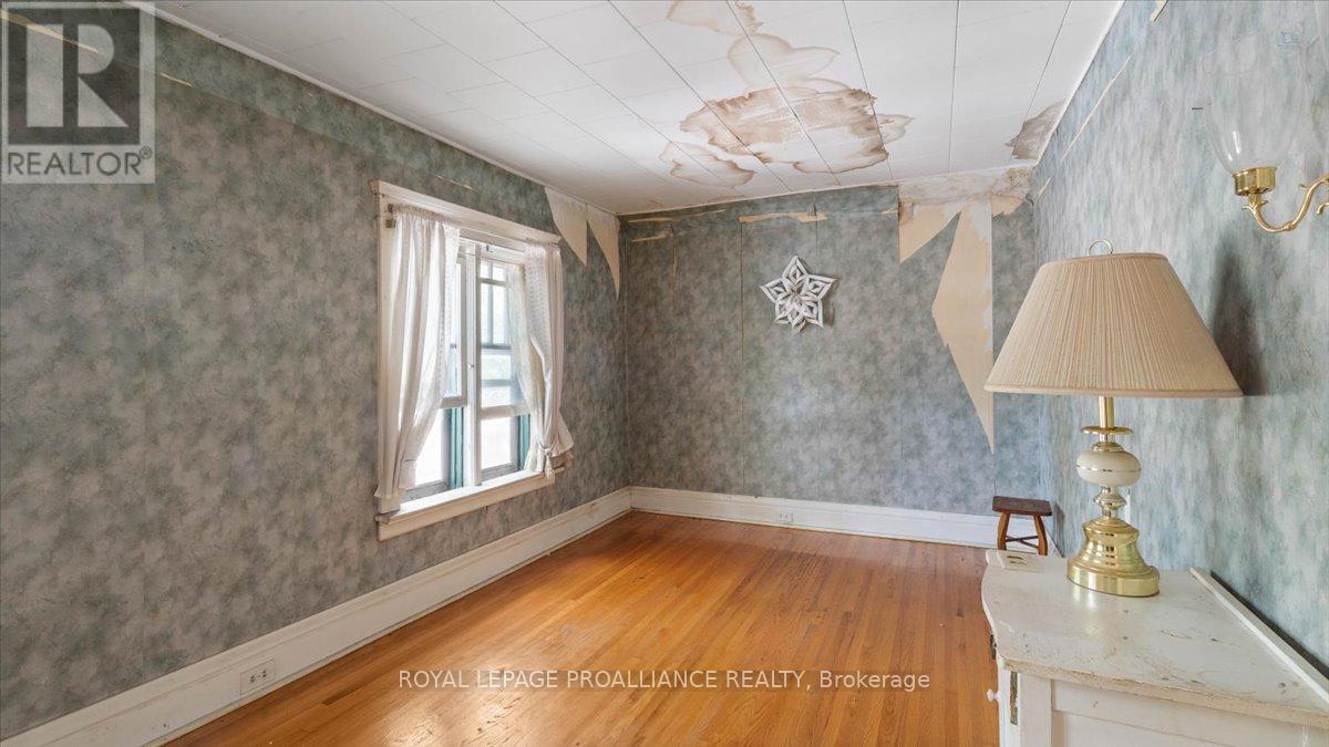 51 1/2 North Front Street, Belleville, Ontario  K8P 3B2 - Photo 12 - X12402016