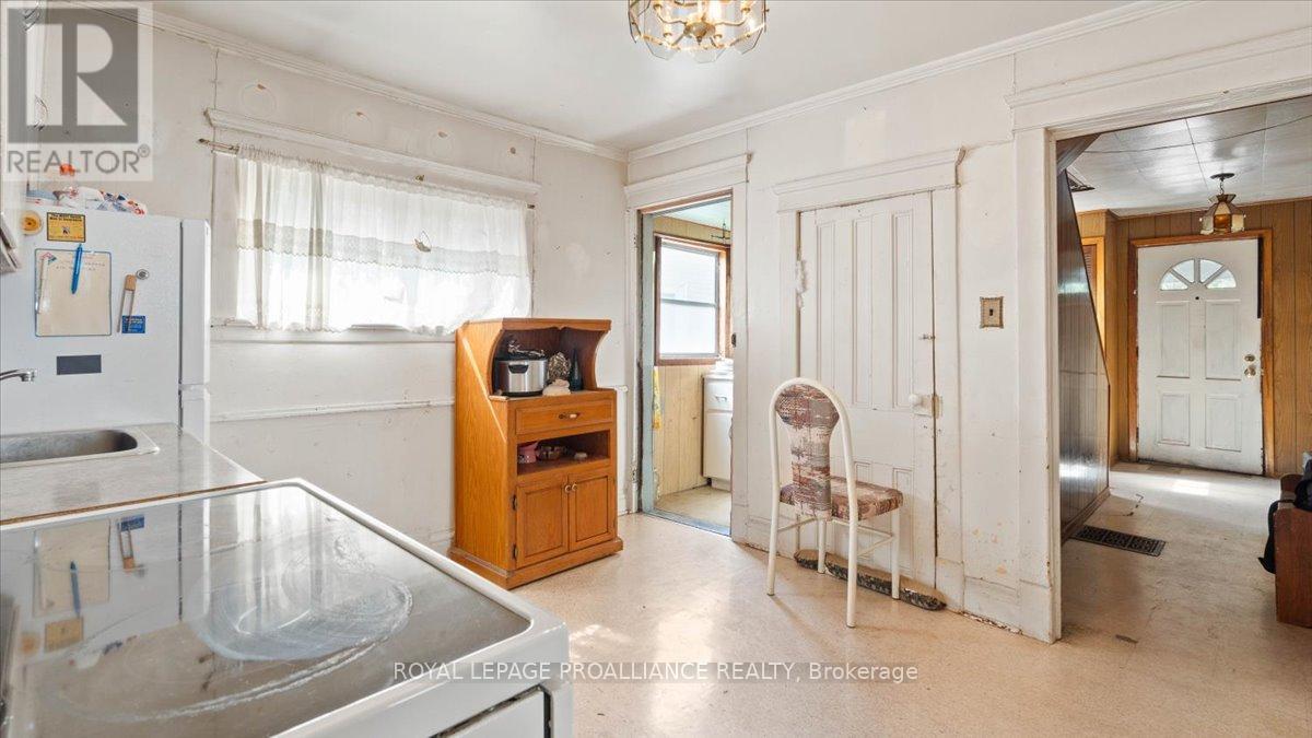 51 1/2 North Front Street, Belleville, Ontario  K8P 3B2 - Photo 6 - X12402016