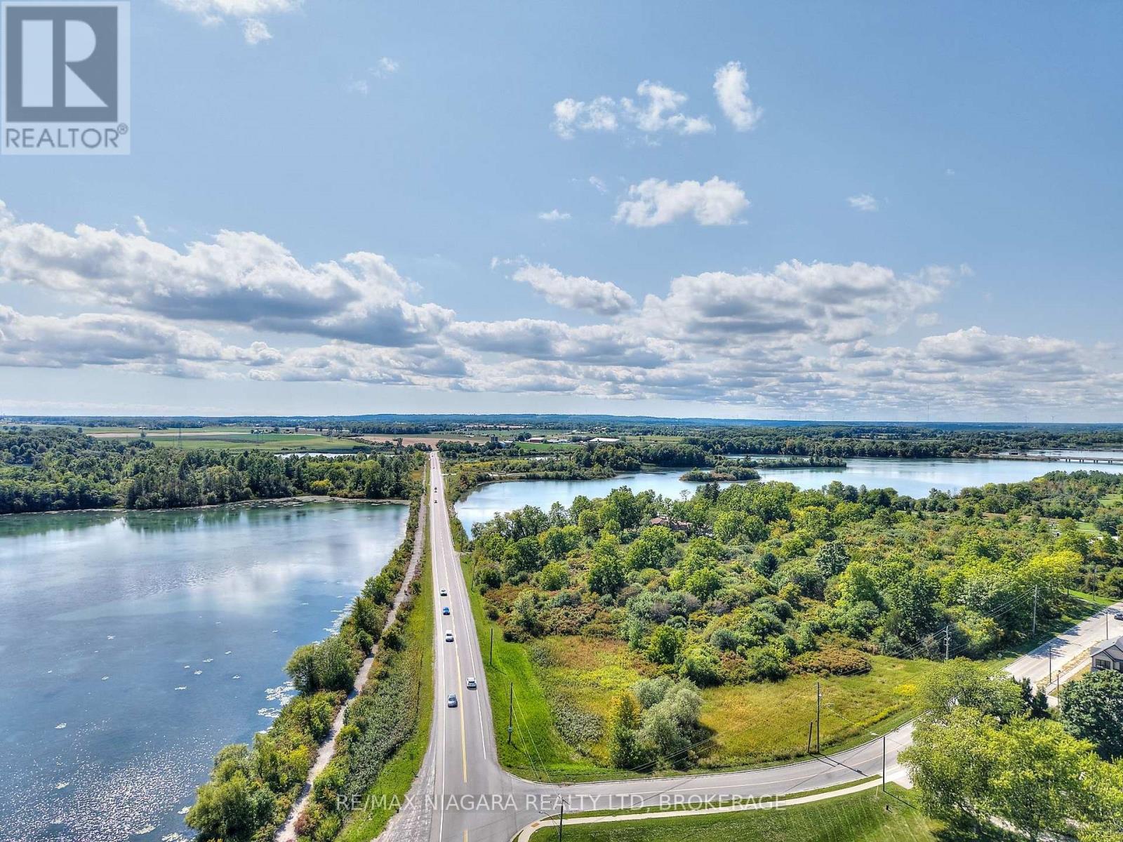 21 Ivy Crescent, Thorold (Confederation Heights), Ontario  L2V 0J9 - Photo 3 - X12395851