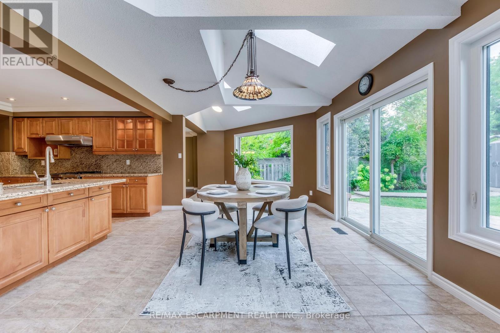 1246 Saddler Circle, Oakville, Ontario  L6M 2X5 - Photo 12 - W12401977