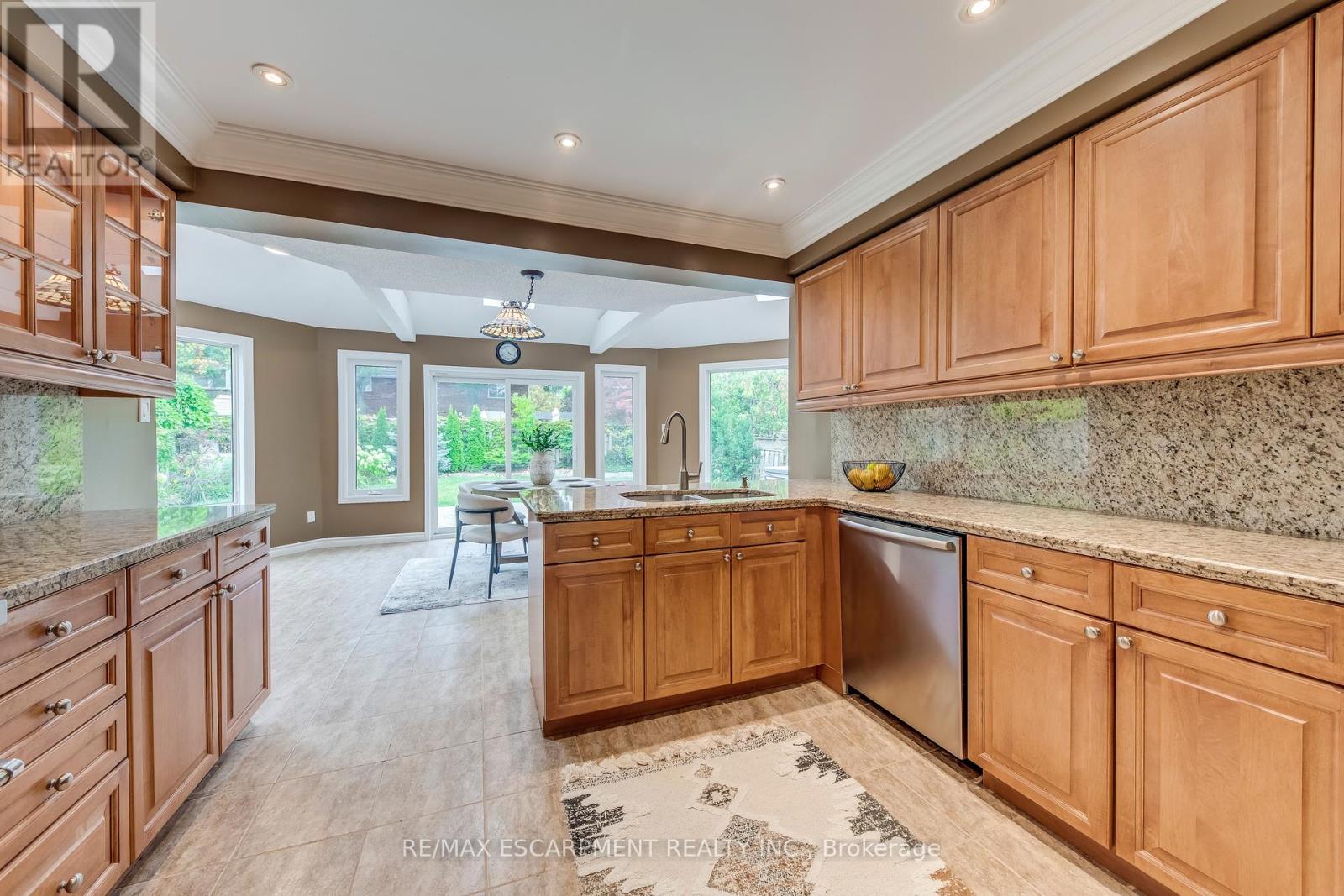 1246 Saddler Circle, Oakville, Ontario  L6M 2X5 - Photo 19 - W12401977
