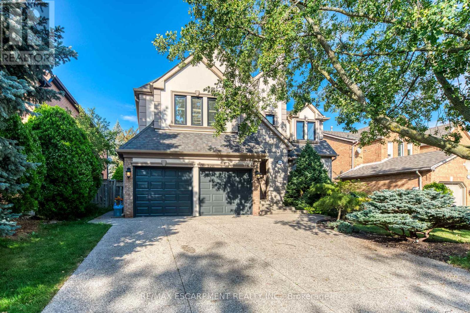 1246 Saddler Circle, Oakville, Ontario  L6M 2X5 - Photo 2 - W12401977