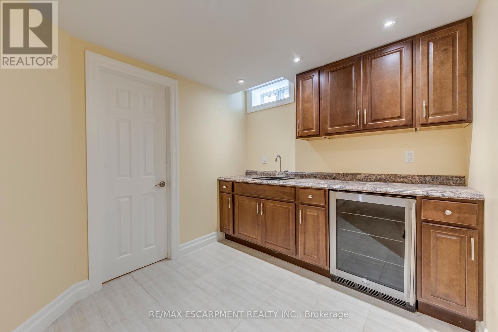 1246 Saddler Circle, Oakville, Ontario  L6M 2X5 - Photo 44 - W12401977