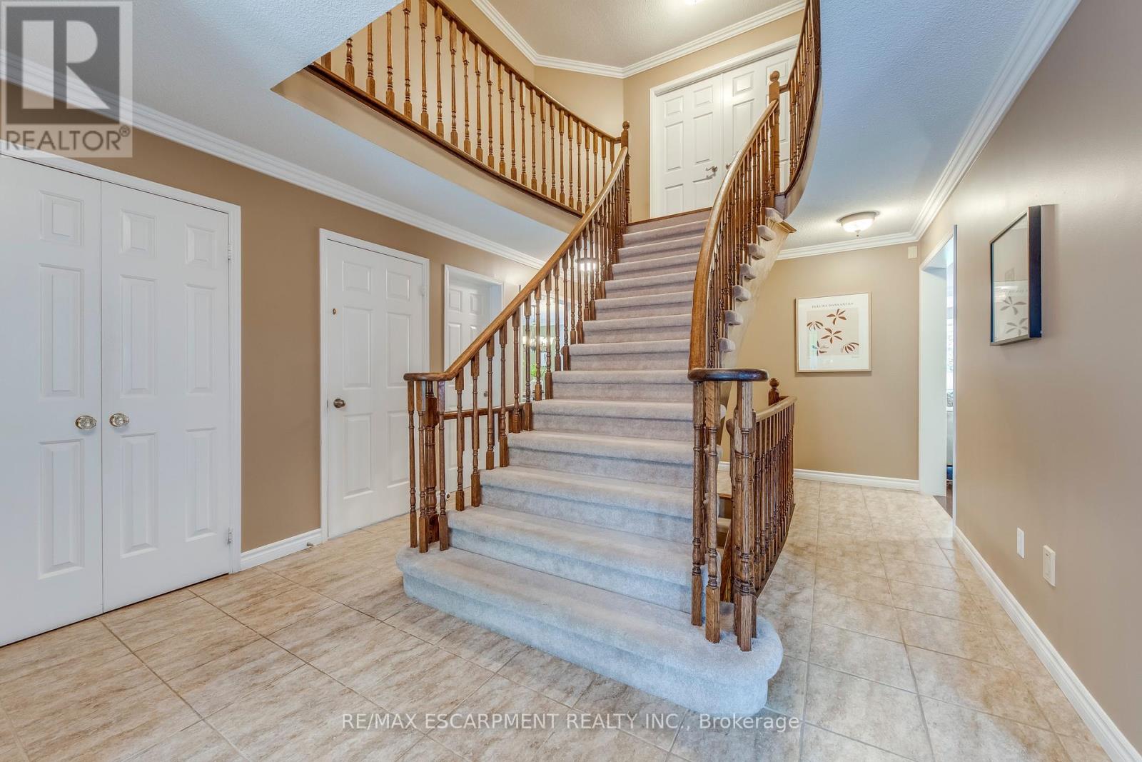 1246 Saddler Circle, Oakville, Ontario  L6M 2X5 - Photo 5 - W12401977