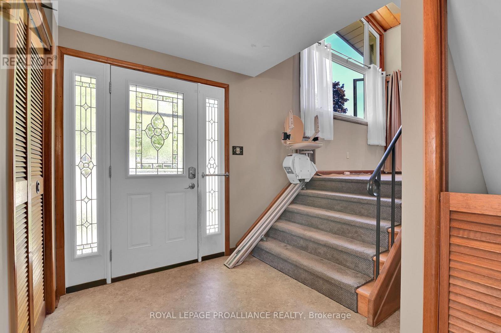 14 Davison Avenue, Brockville, Ontario  K6V 3C2 - Photo 3 - X12393160