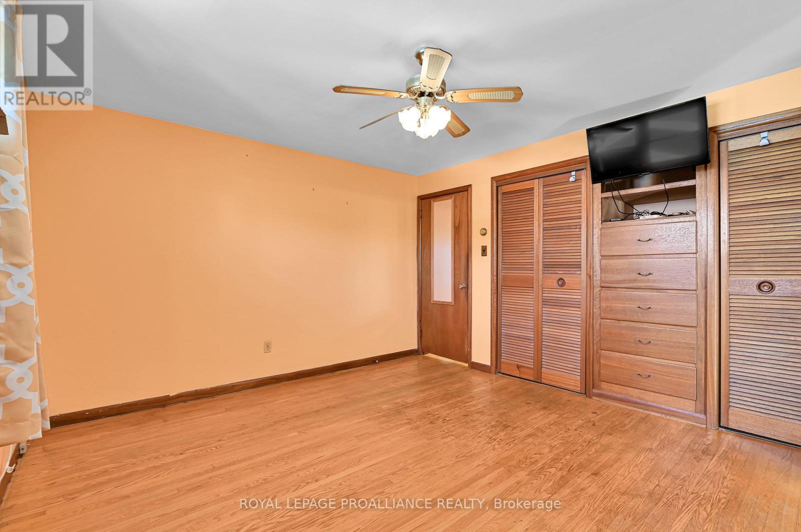 14 Davison Avenue, Brockville, Ontario  K6V 3C2 - Photo 15 - X12393160