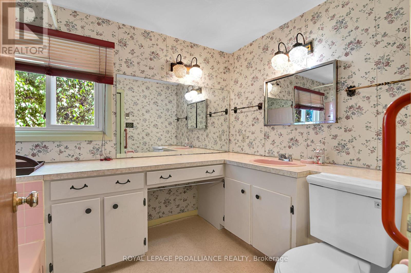 14 Davison Avenue, Brockville, Ontario  K6V 3C2 - Photo 19 - X12393160