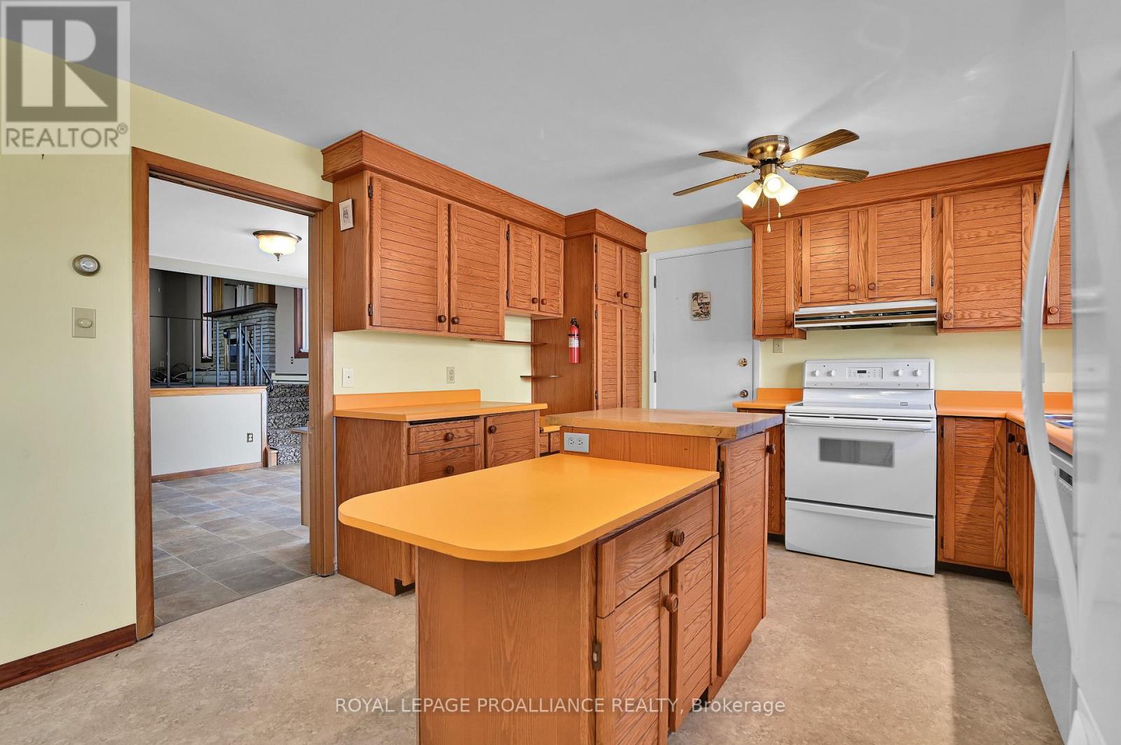 14 Davison Avenue, Brockville, Ontario  K6V 3C2 - Photo 6 - X12393160