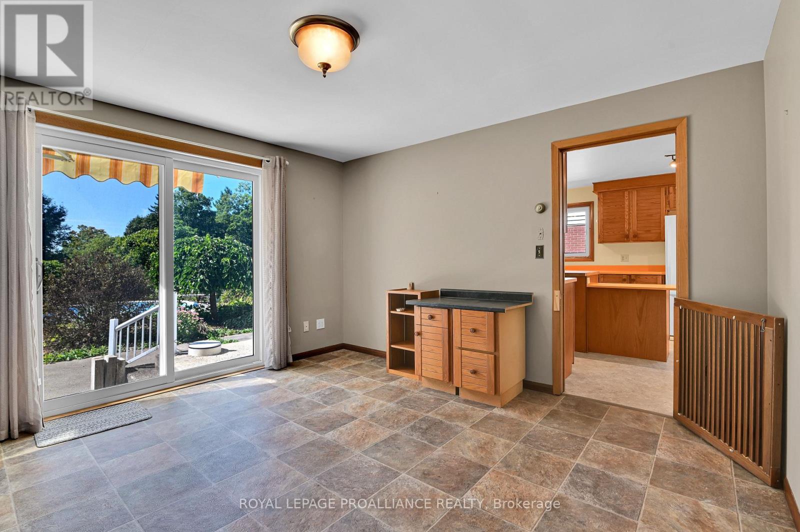14 Davison Avenue, Brockville, Ontario  K6V 3C2 - Photo 9 - X12393160