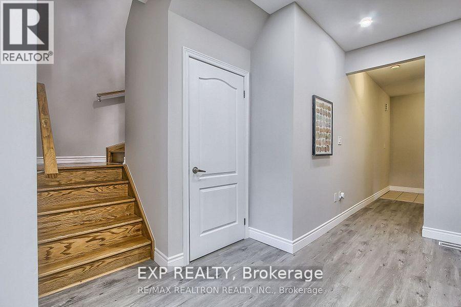 41 Deneb Street, Barrie, Ontario  L4M 0K6 - Photo 4 - S12395824