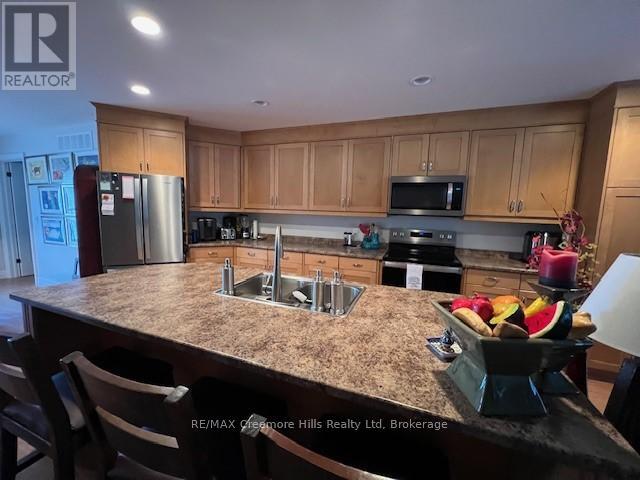 B - 22 Edward Street W, Clearview, Ontario  L0M 1G0 - Photo 4 - S12364230