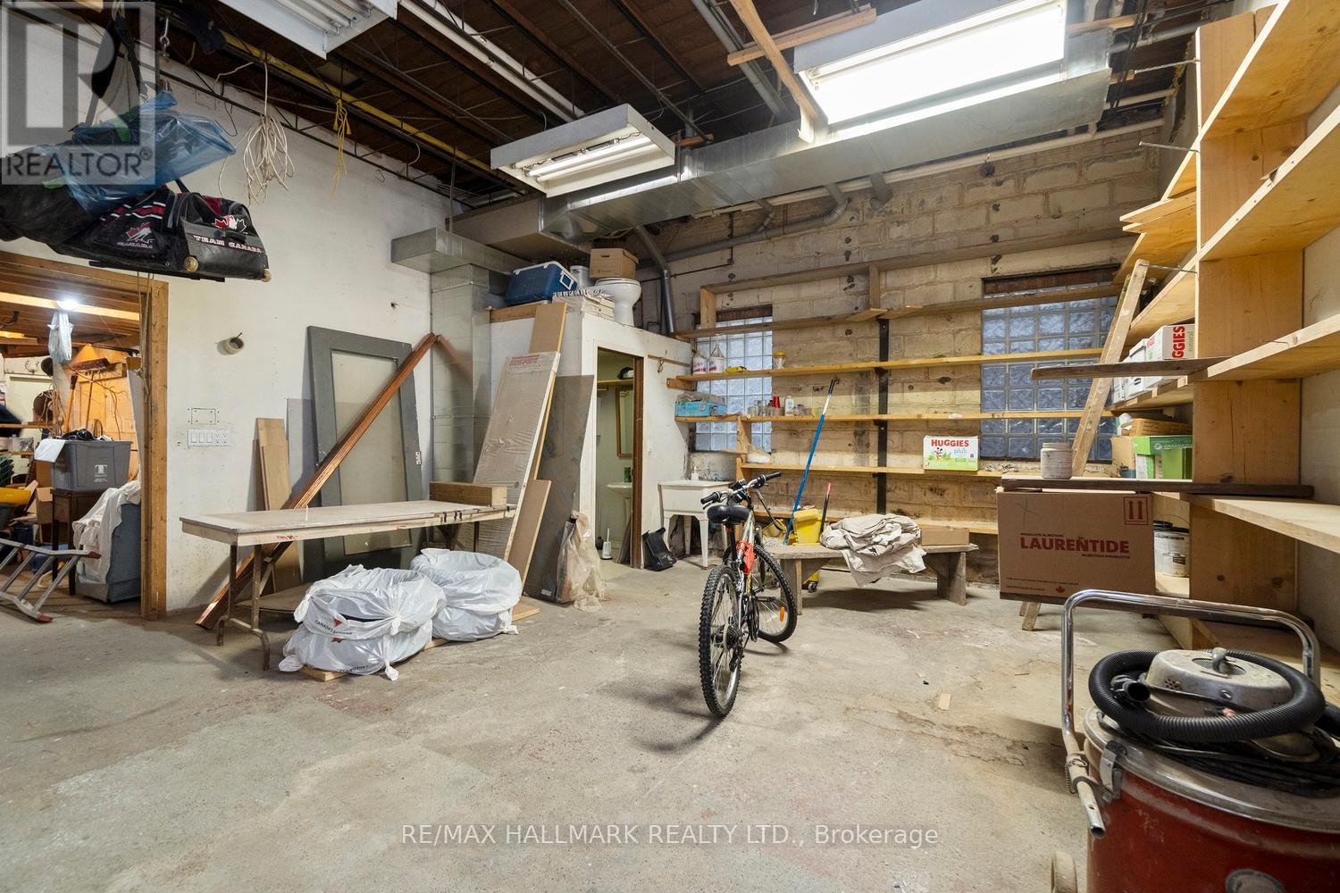 3631 Dundas Street W, Toronto, Ontario  M6S 2T2 - Photo 14 - W12401998