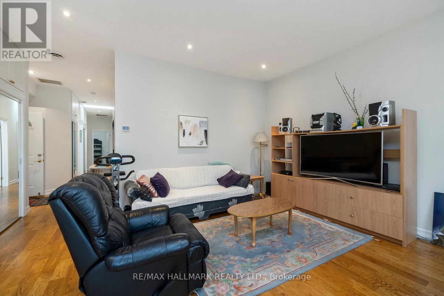 3631 Dundas Street W, Toronto, Ontario  M6S 2T2 - Photo 2 - W12401998