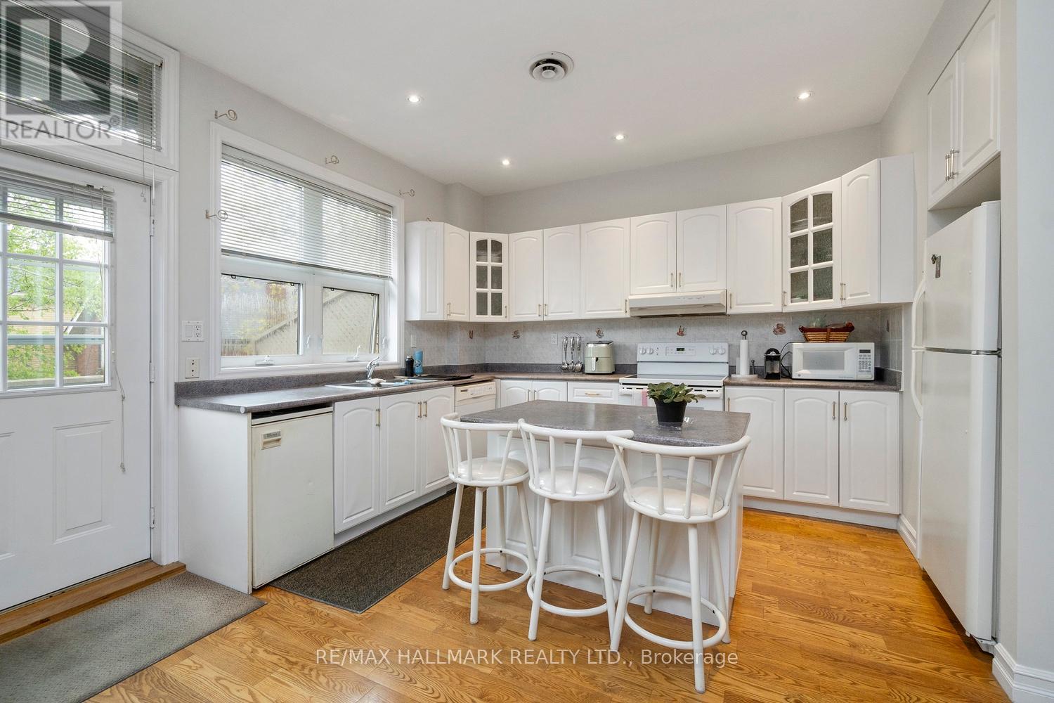 3631 Dundas Street W, Toronto, Ontario  M6S 2T2 - Photo 3 - W12401998