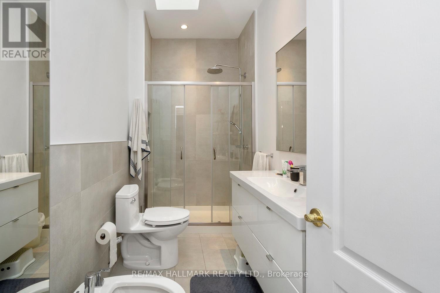 3631 Dundas Street W, Toronto, Ontario  M6S 2T2 - Photo 6 - W12401998