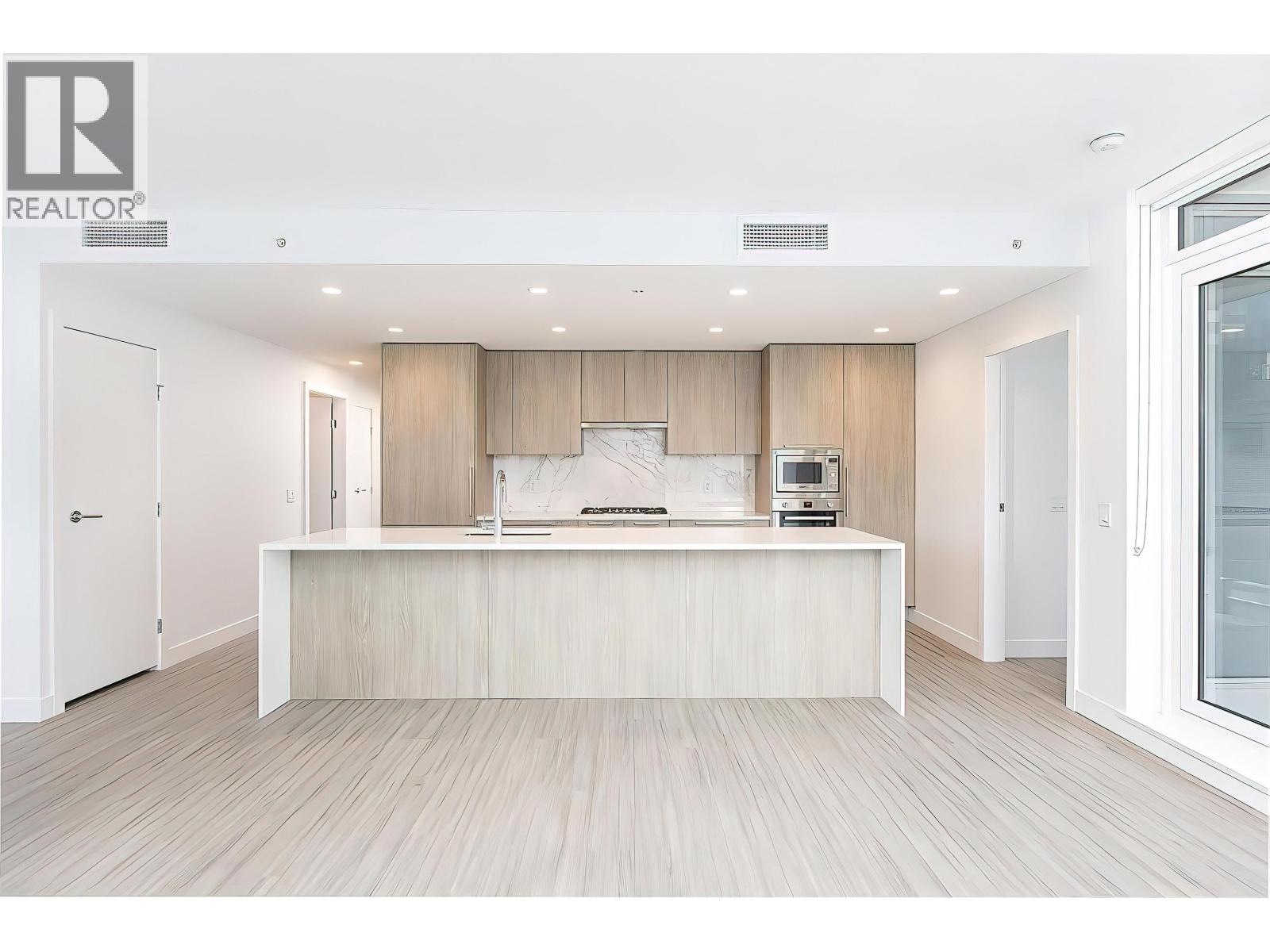 308 6398 Silver Avenue, Burnaby, British Columbia  V5H 0K7 - Photo 3 - R3043951