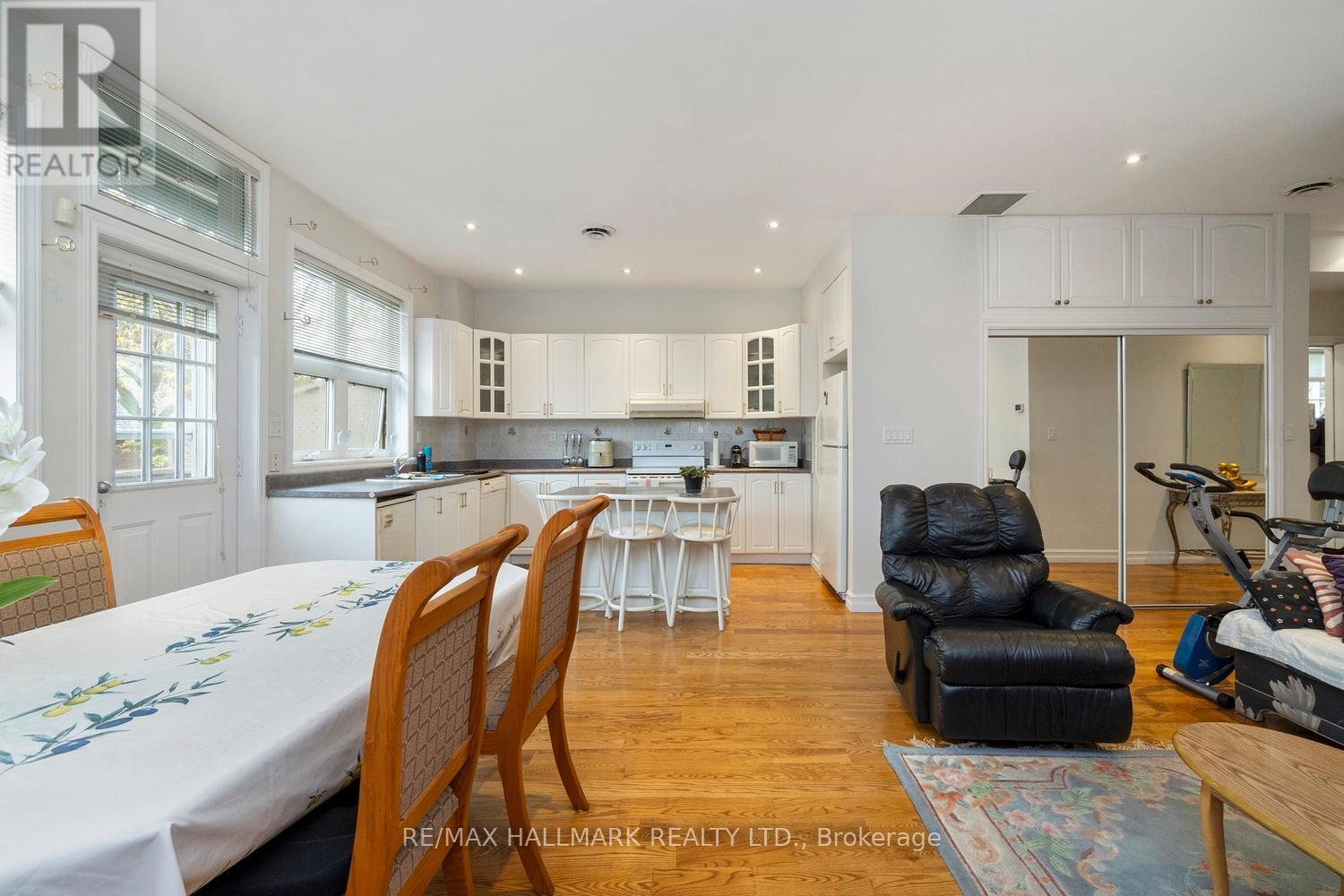 3631 Dundas Street W, Toronto, Ontario  M6S 2T2 - Photo 16 - W12402012