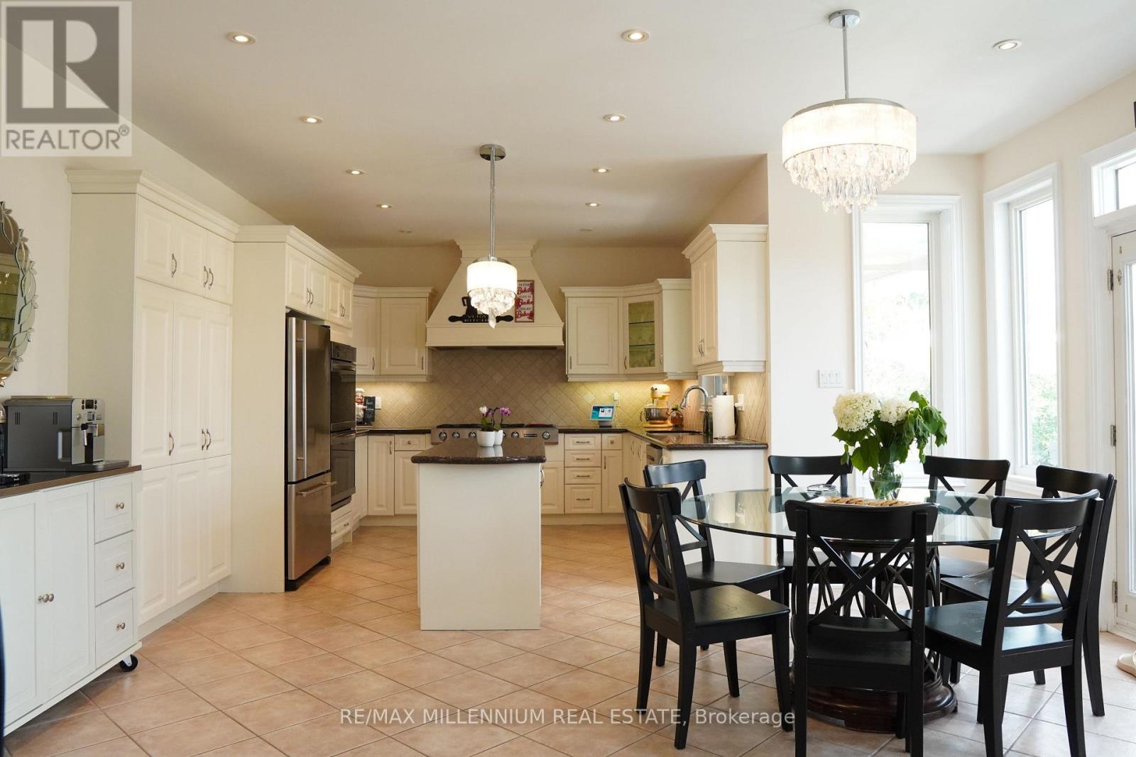 40 Rampart Drive, Brampton (Vales Of Castlemore North), Ontario  L6P 2Z1 - Photo 13 - W12402021