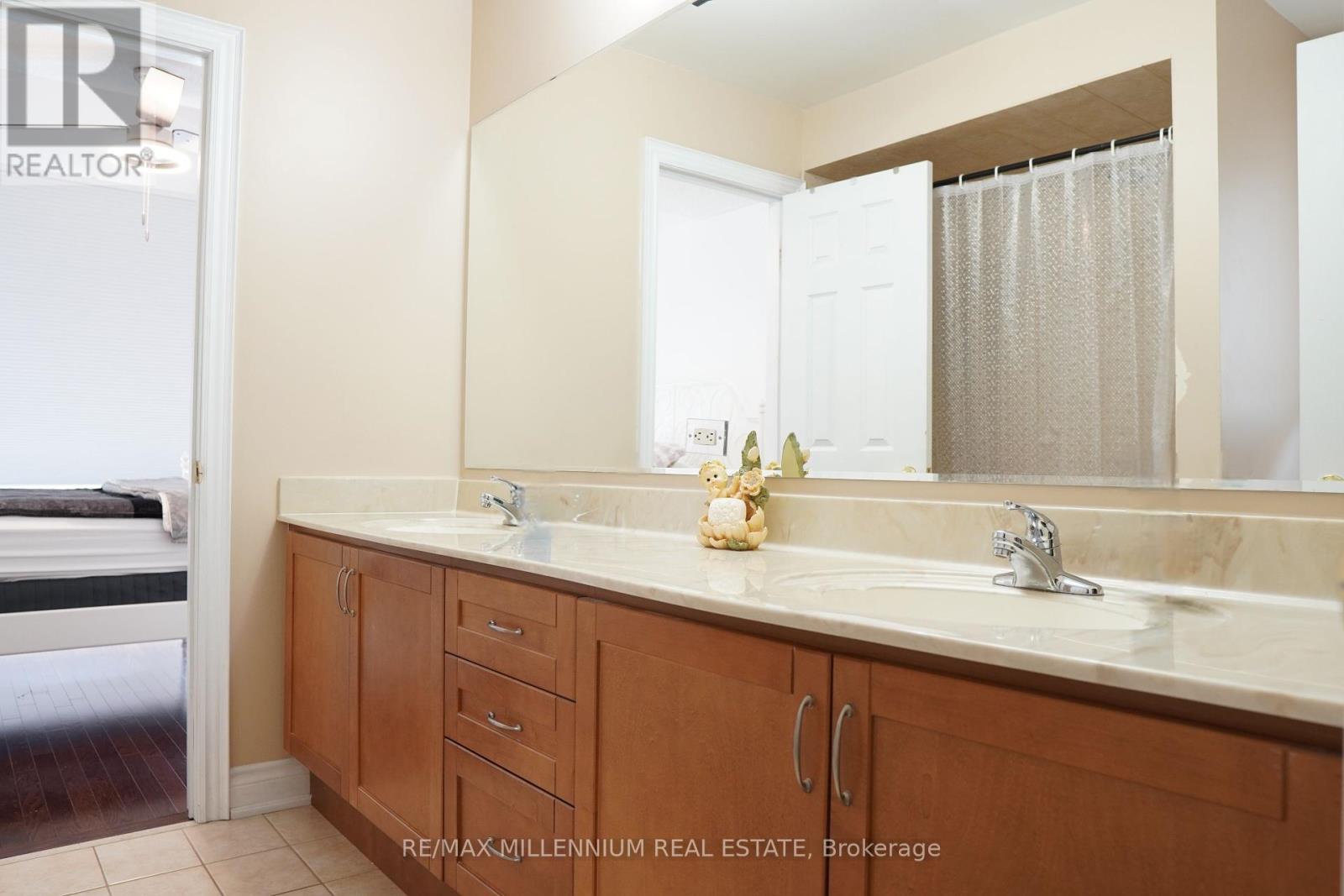 40 Rampart Drive, Brampton (Vales Of Castlemore North), Ontario  L6P 2Z1 - Photo 26 - W12402021