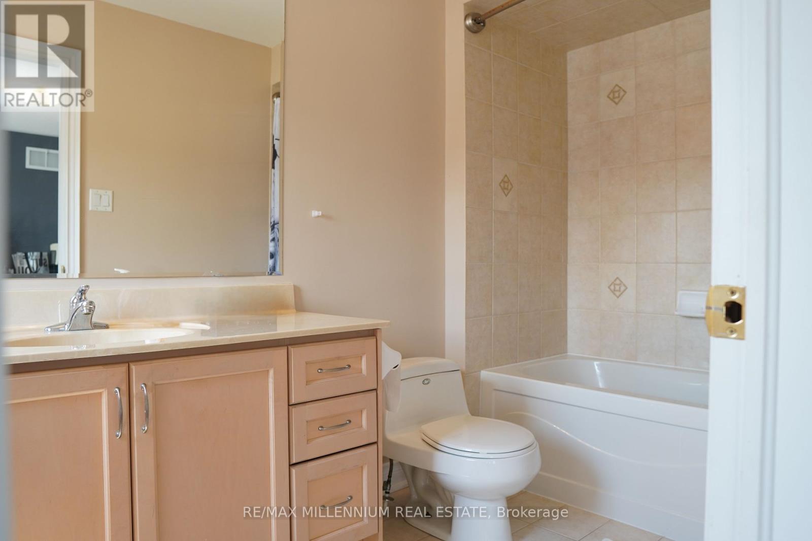 40 Rampart Drive, Brampton (Vales Of Castlemore North), Ontario  L6P 2Z1 - Photo 29 - W12402021