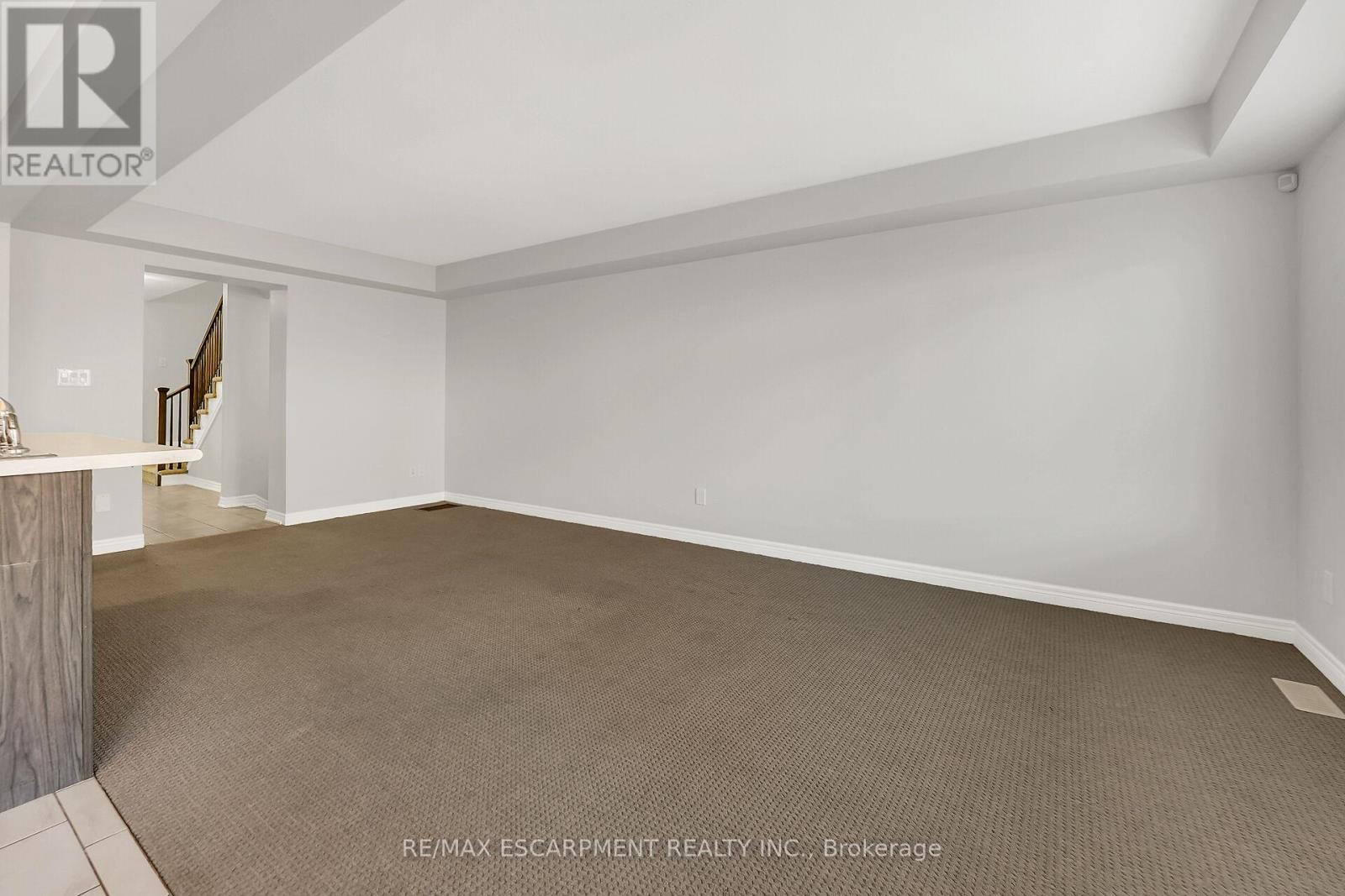 152 Heron Street, Welland, Ontario  L3C 0G8 - Photo 8 - X12402006