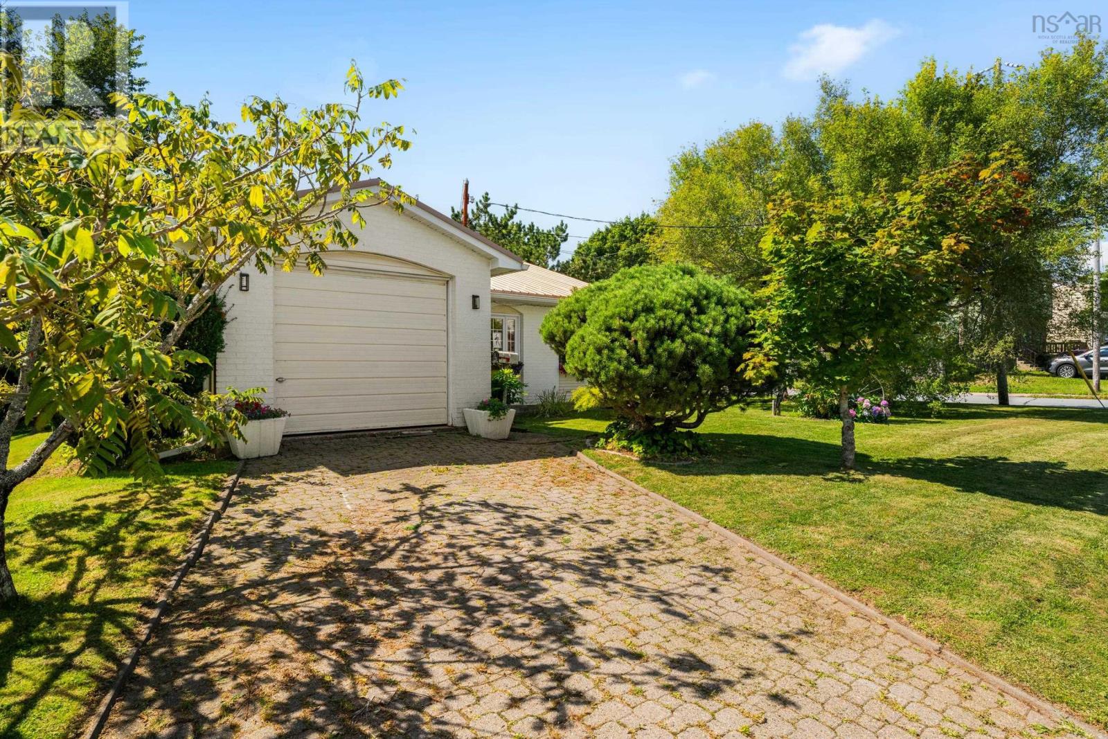 Property at 66 Circassion Drive image 5
