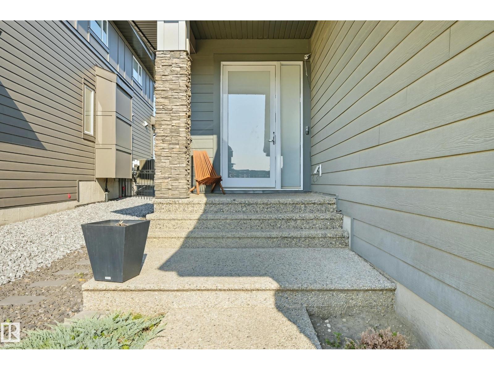 1487 Howes Cr Sw, Edmonton, Alberta  T6W 4G6 - Photo 3 - E4457679