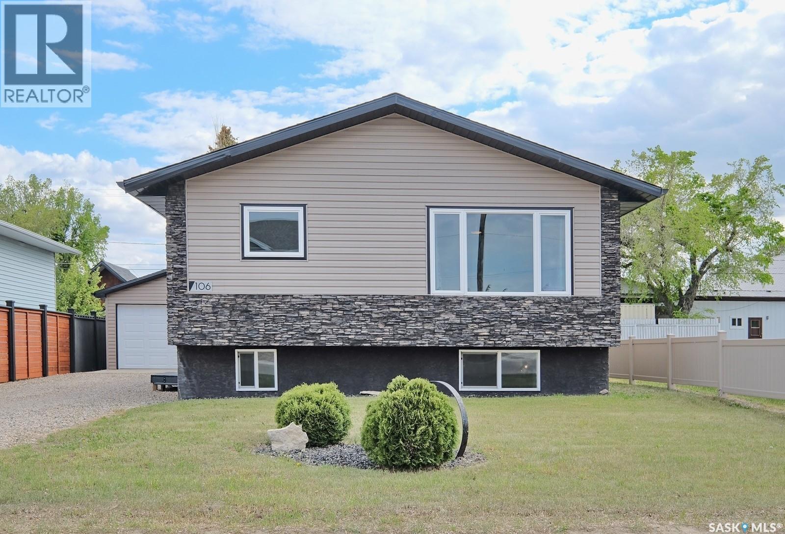 106 8th AVENUE W, Biggar, Saskatchewan
