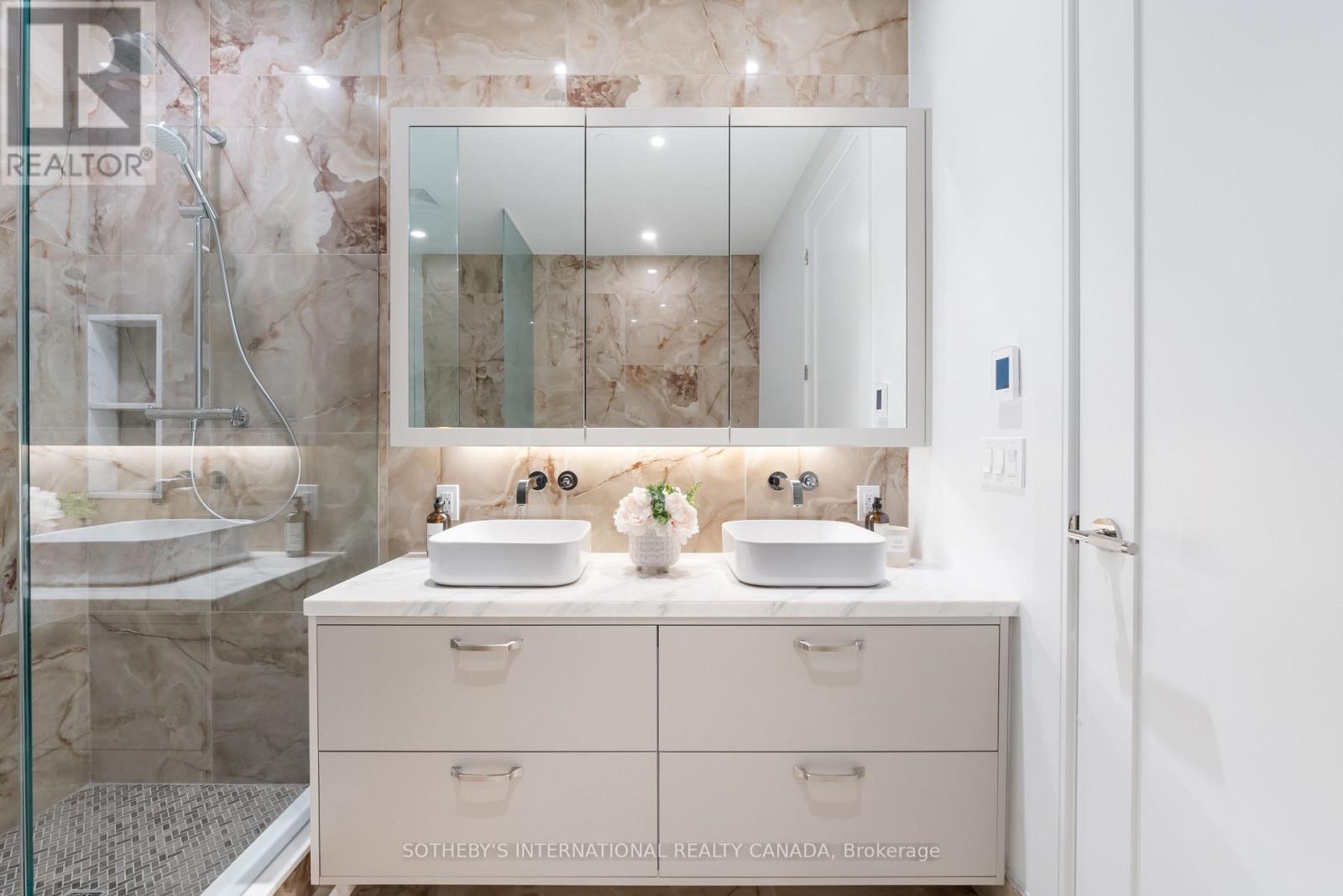 1105 - 455 Wellington Street W, Toronto, Ontario  M5V 0V8 - Photo 15 - C12402059