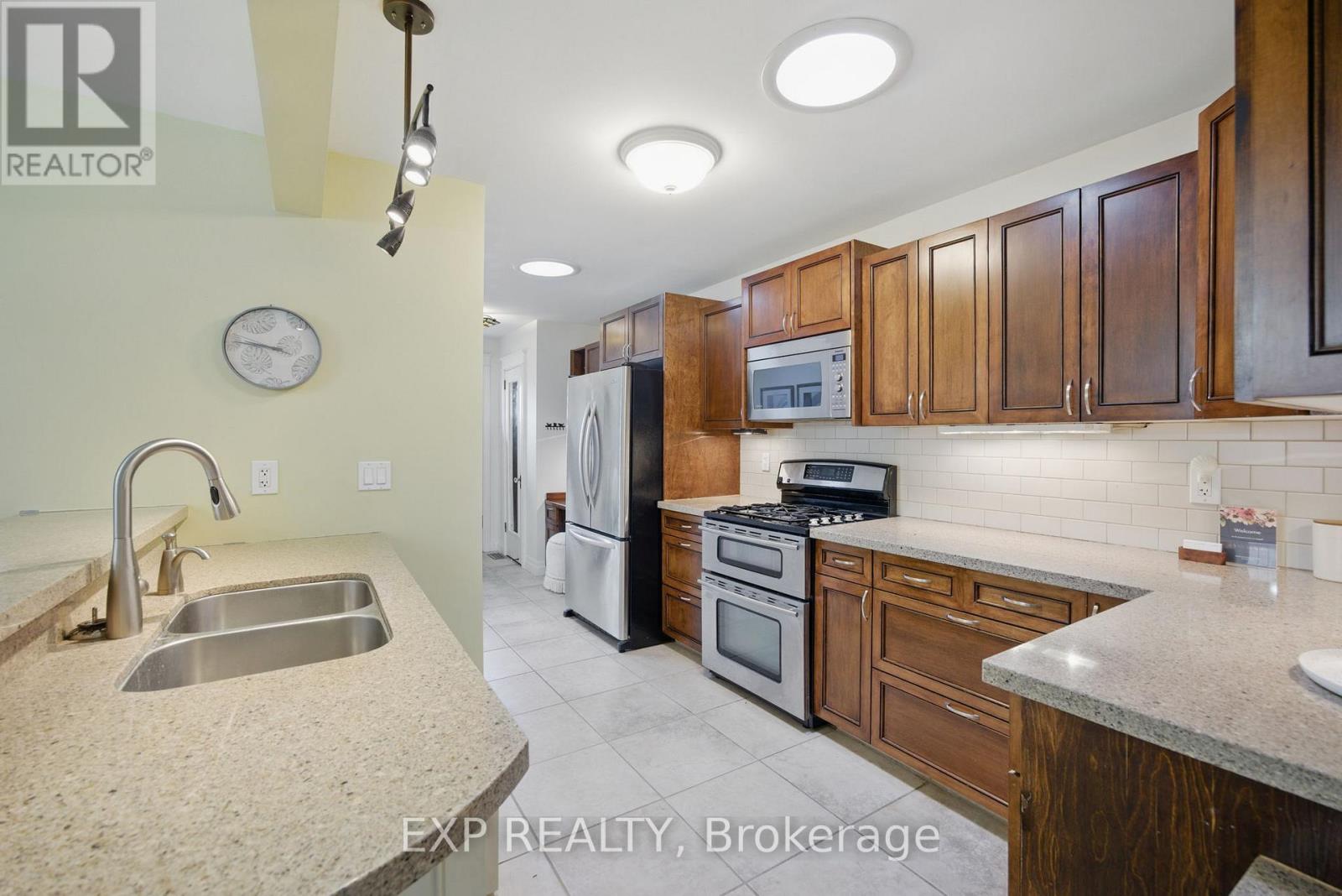 55 Don Valley Drive, Toronto, Ontario  M4K 2J1 - Photo 11 - E12402054