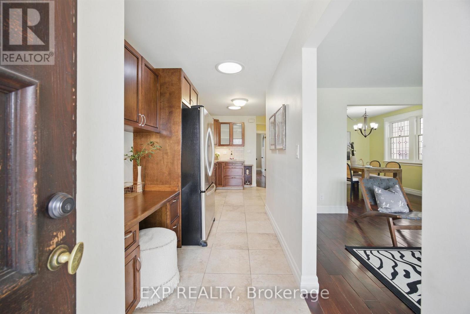 55 Don Valley Drive, Toronto, Ontario  M4K 2J1 - Photo 3 - E12402054