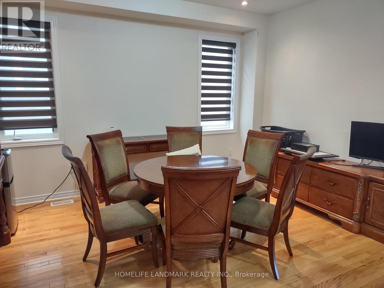 109 Herefordshire Crescent, East Gwillimbury, Ontario  L9N 0B6 - Photo 10 - N12402028