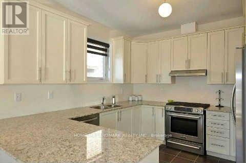 109 Herefordshire Crescent, East Gwillimbury, Ontario  L9N 0B6 - Photo 2 - N12402028