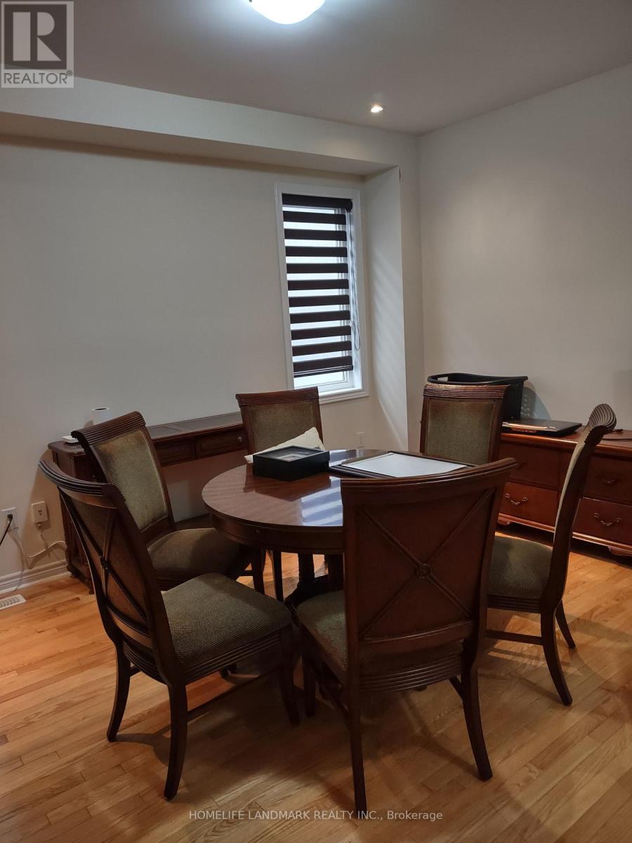 109 Herefordshire Crescent, East Gwillimbury, Ontario  L9N 0B6 - Photo 6 - N12402028