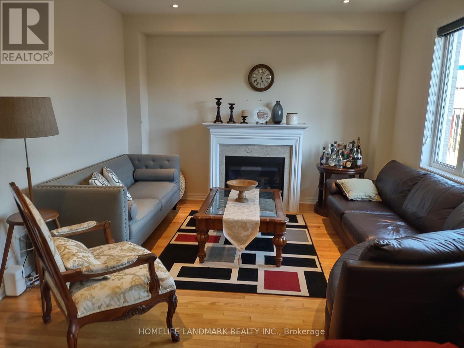 109 Herefordshire Crescent, East Gwillimbury, Ontario  L9N 0B6 - Photo 9 - N12402028