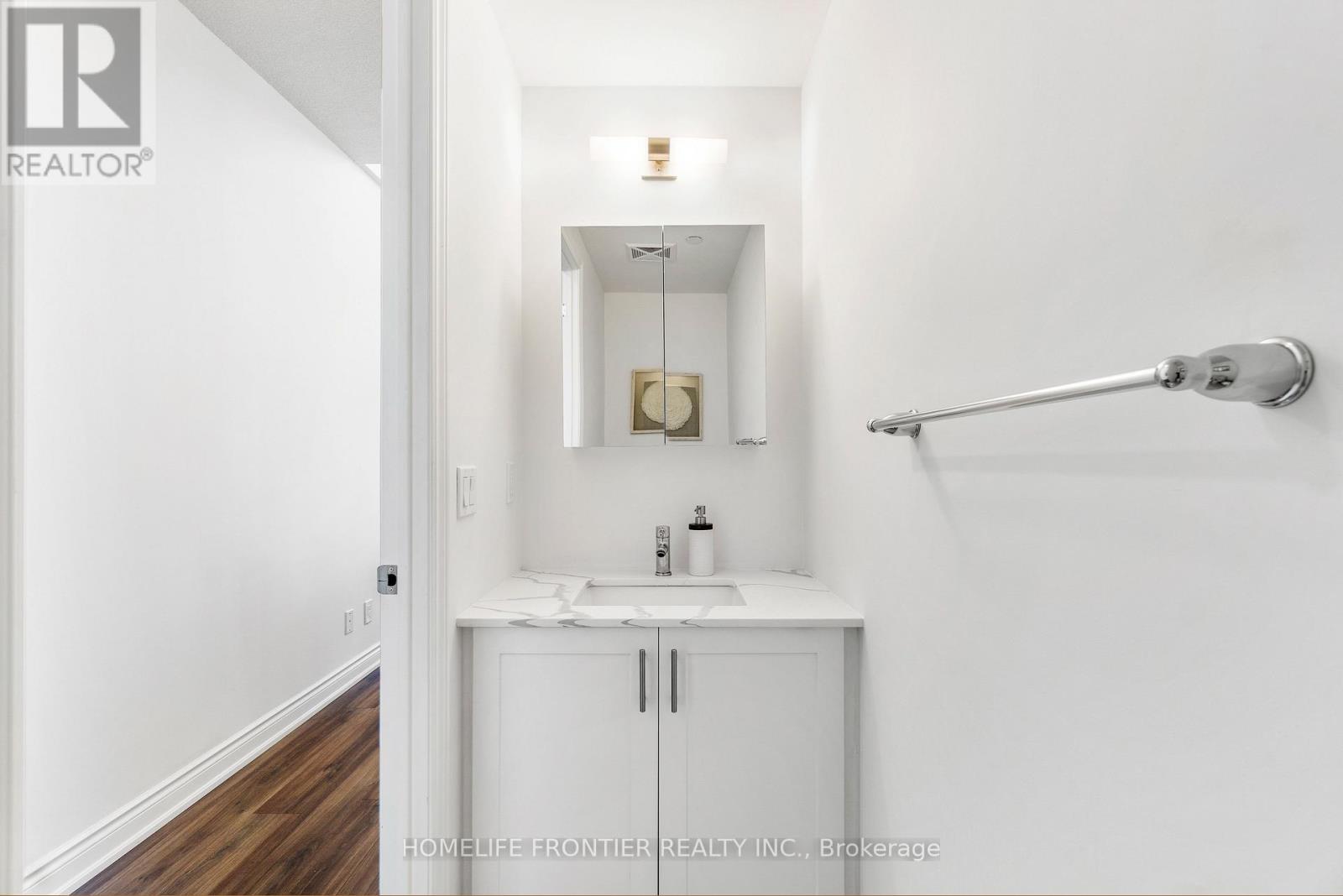 Th 102 - 9618 Yonge Street, Richmond Hill, Ontario  L4C 1V6 - Photo 10 - N12402048