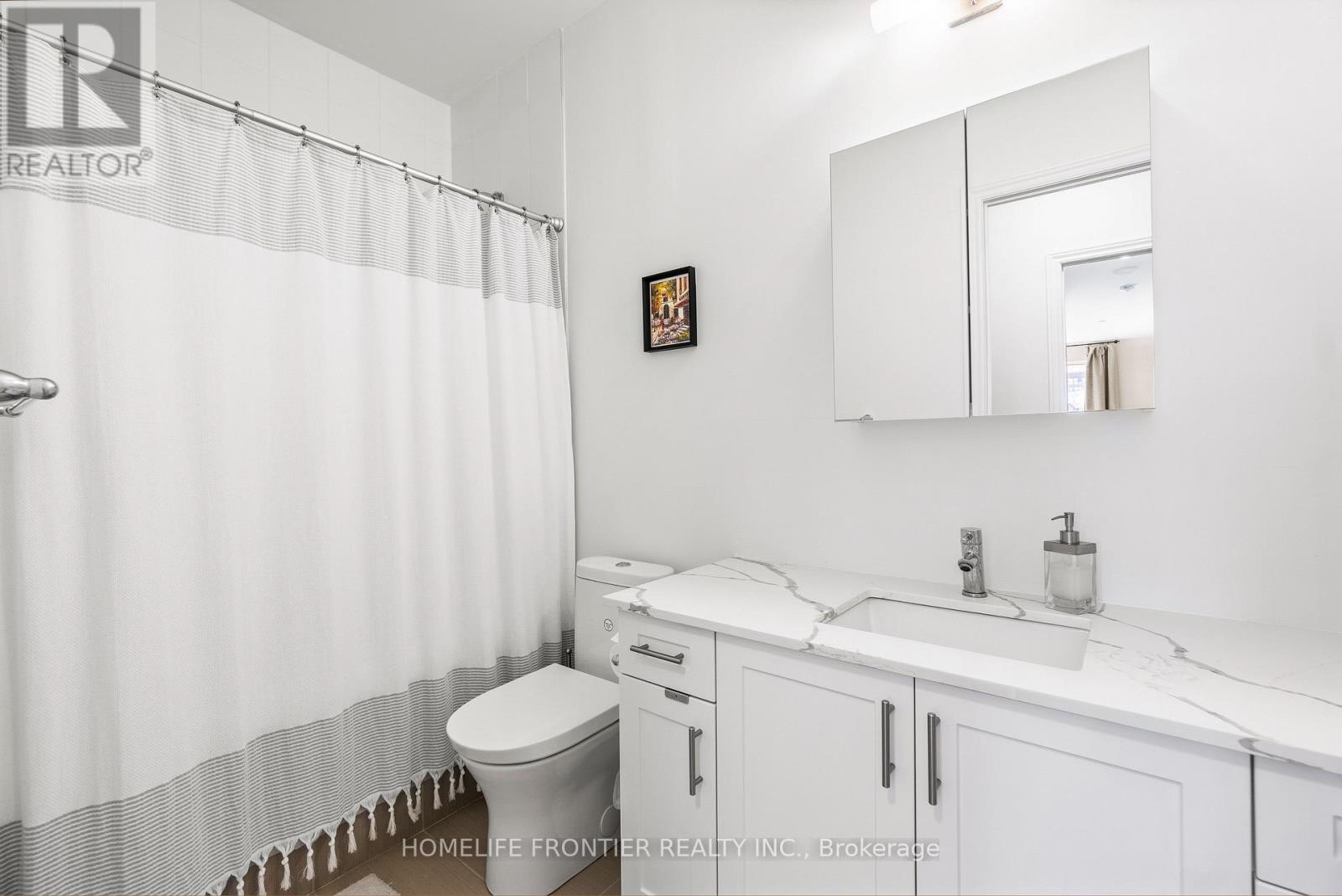 Th 102 - 9618 Yonge Street, Richmond Hill, Ontario  L4C 1V6 - Photo 11 - N12402048